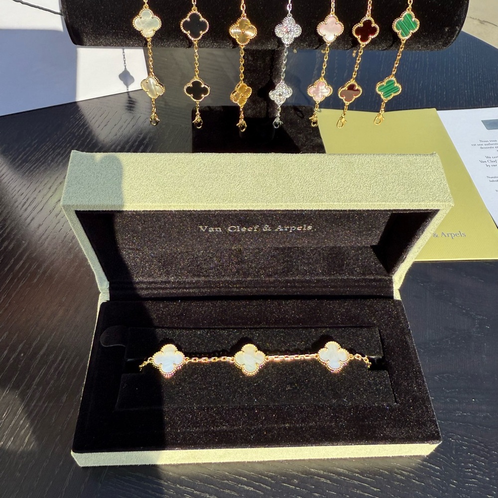 V C A Clover Bracelets - Picture 4 of 10
